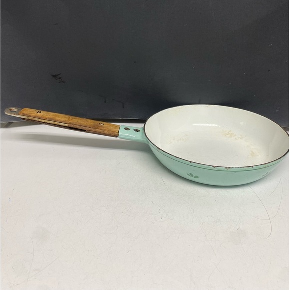 Dru Holland Seafoam Blue Enamel Cast Iron Pan - Picture 3 of 17